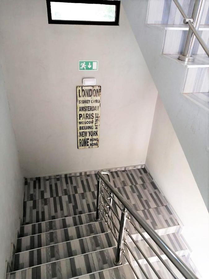 40 40 Accommodation Matola Экстерьер фото
