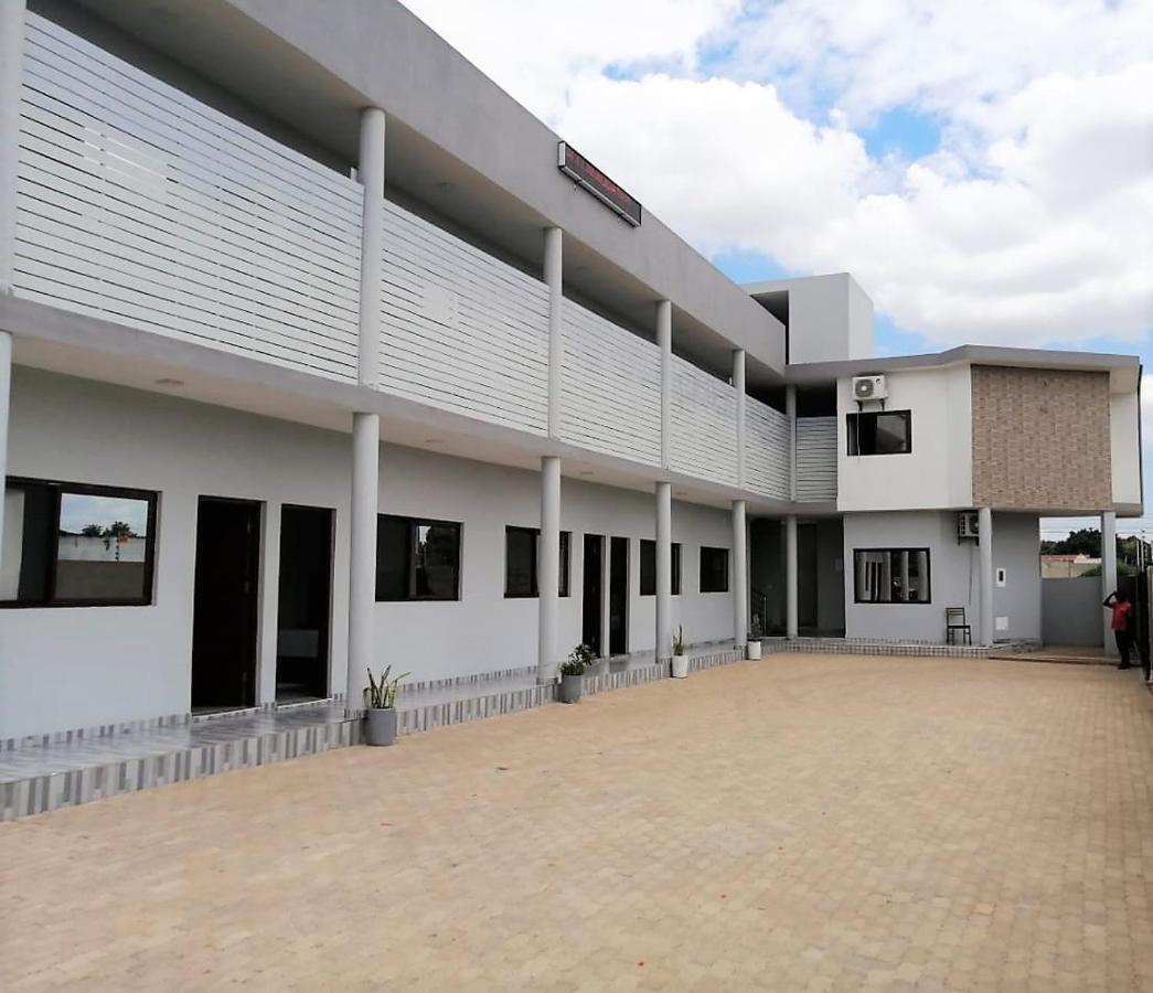 40 40 Accommodation Matola Экстерьер фото