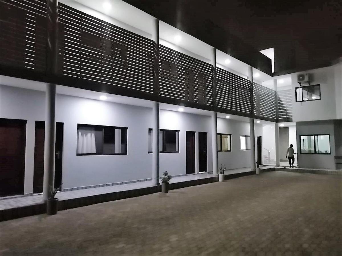 40 40 Accommodation Matola Экстерьер фото