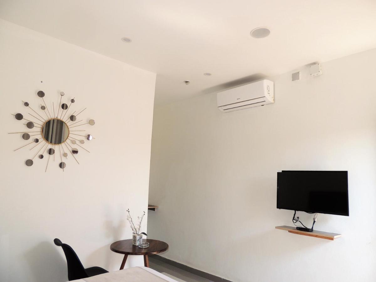 40 40 Accommodation Matola Экстерьер фото