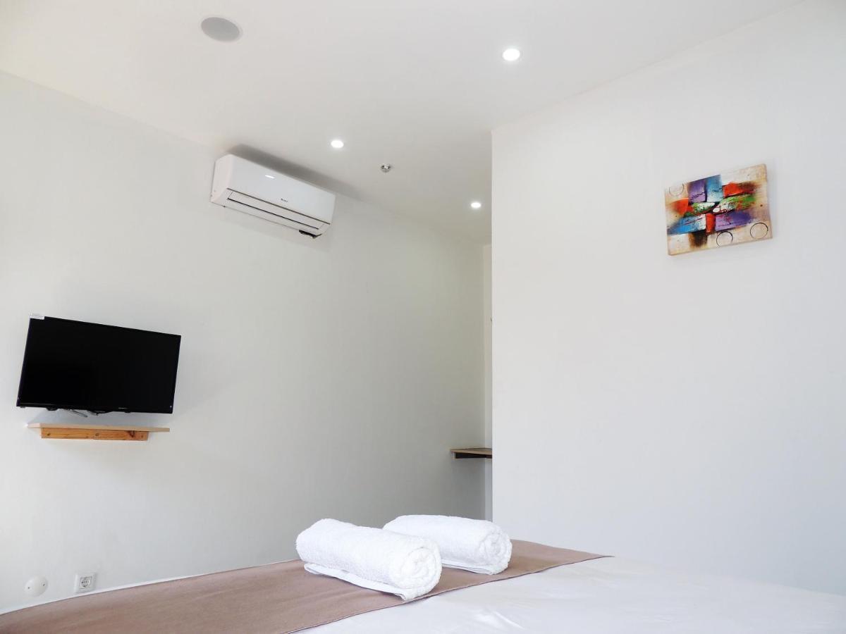 40 40 Accommodation Matola Экстерьер фото
