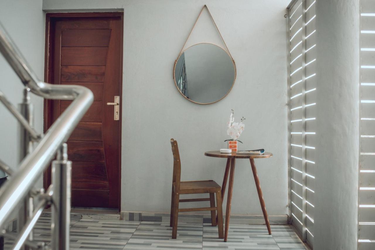 40 40 Accommodation Matola Экстерьер фото