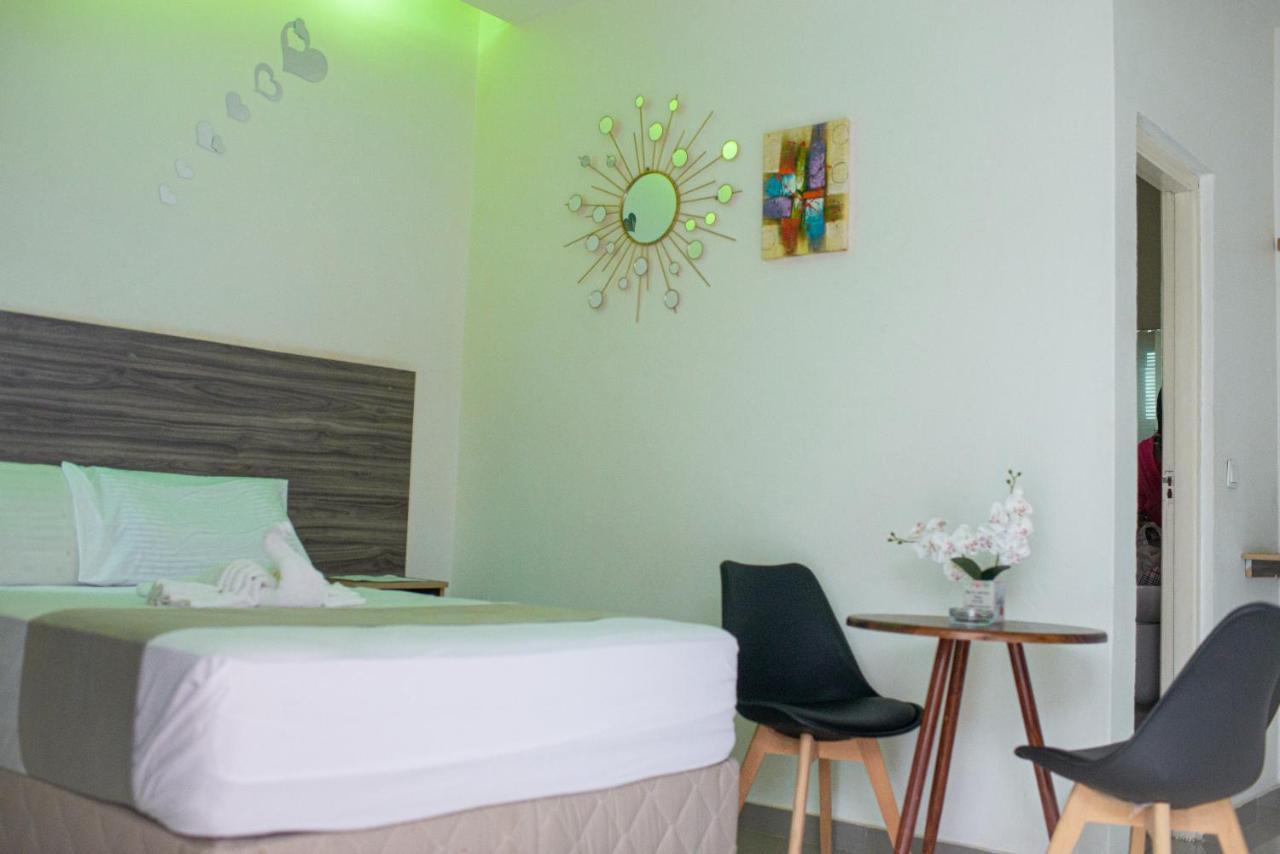 40 40 Accommodation Matola Экстерьер фото