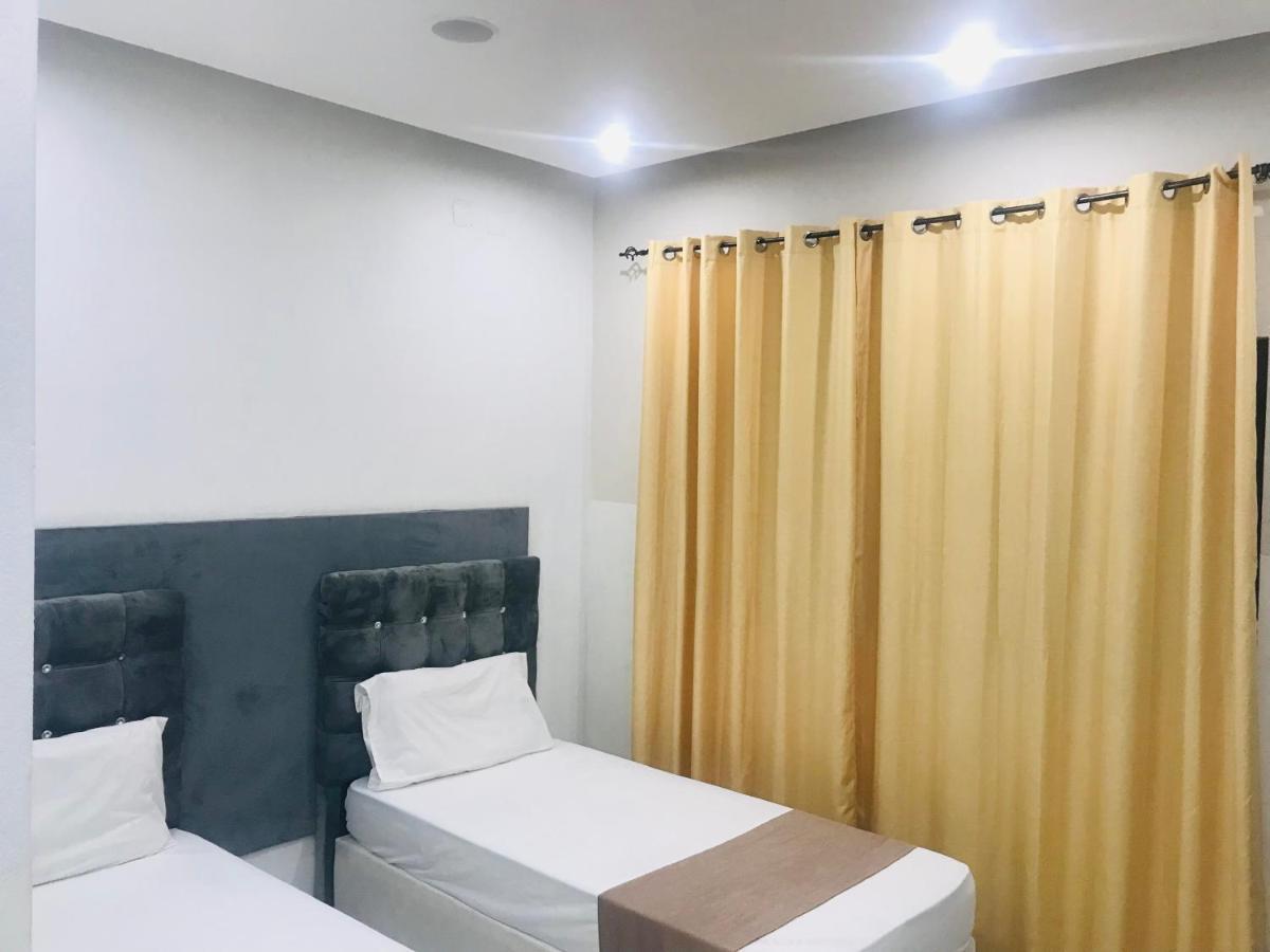 40 40 Accommodation Matola Экстерьер фото