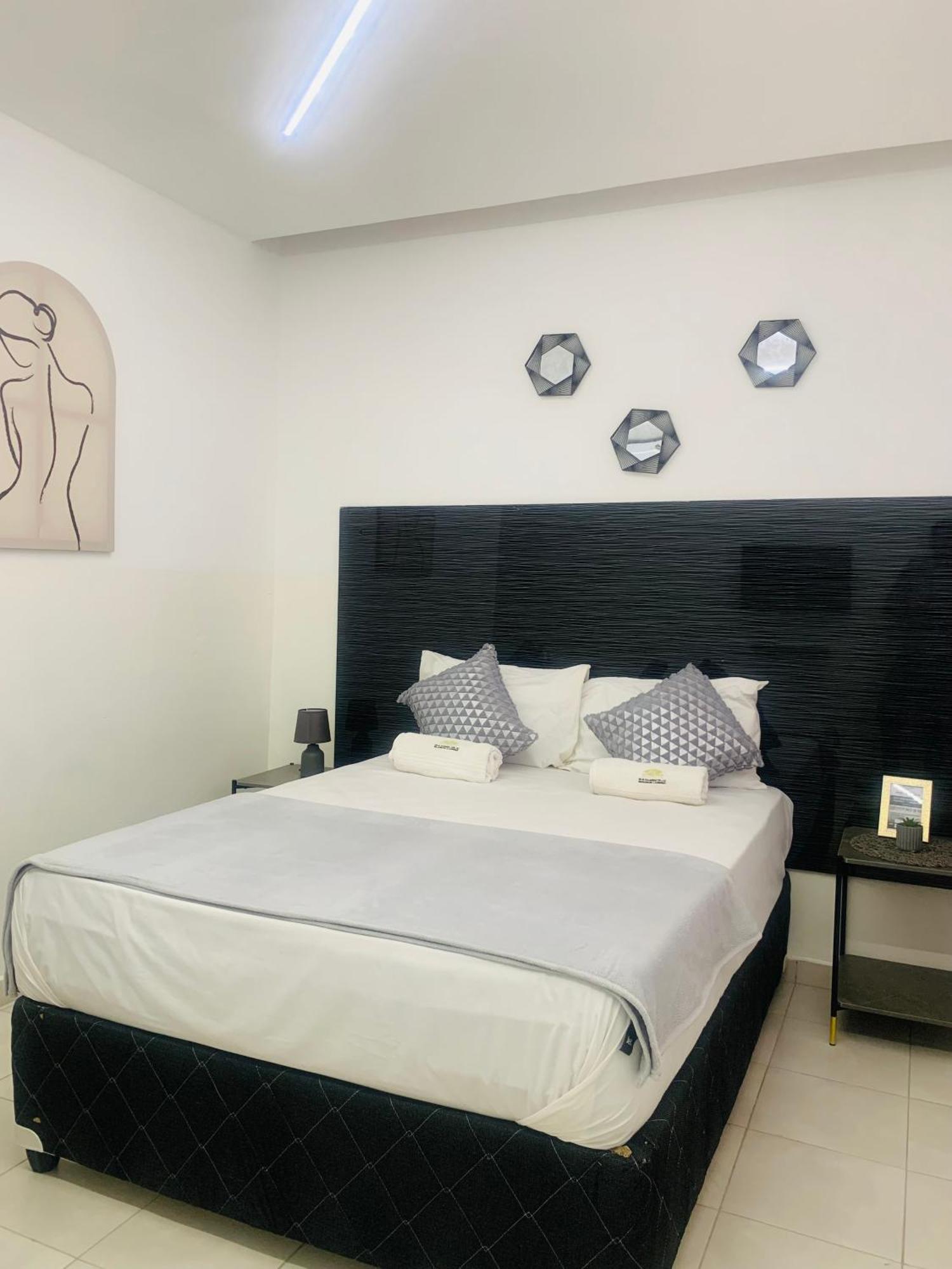 40 40 Accommodation Matola Экстерьер фото