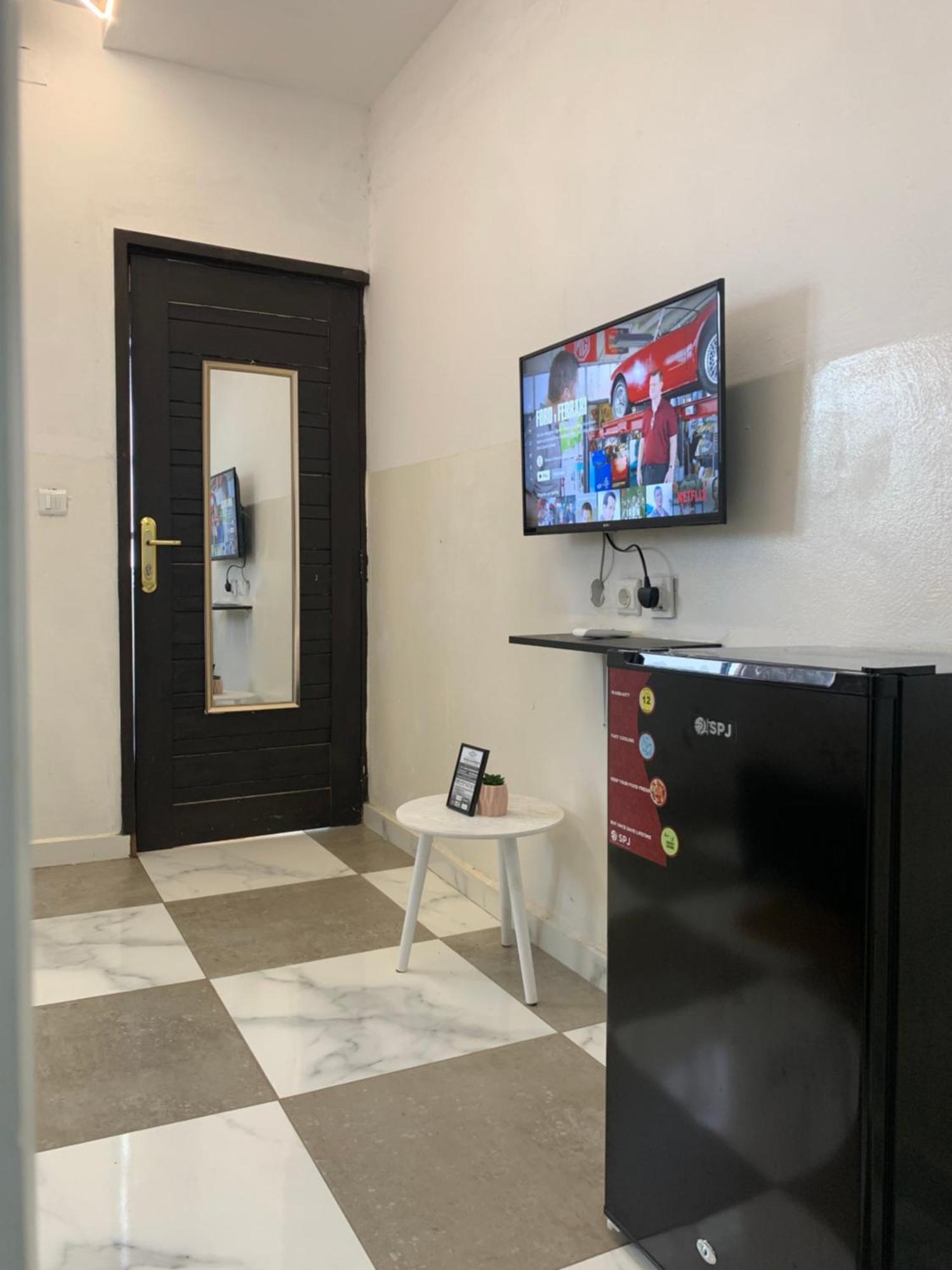 40 40 Accommodation Matola Экстерьер фото