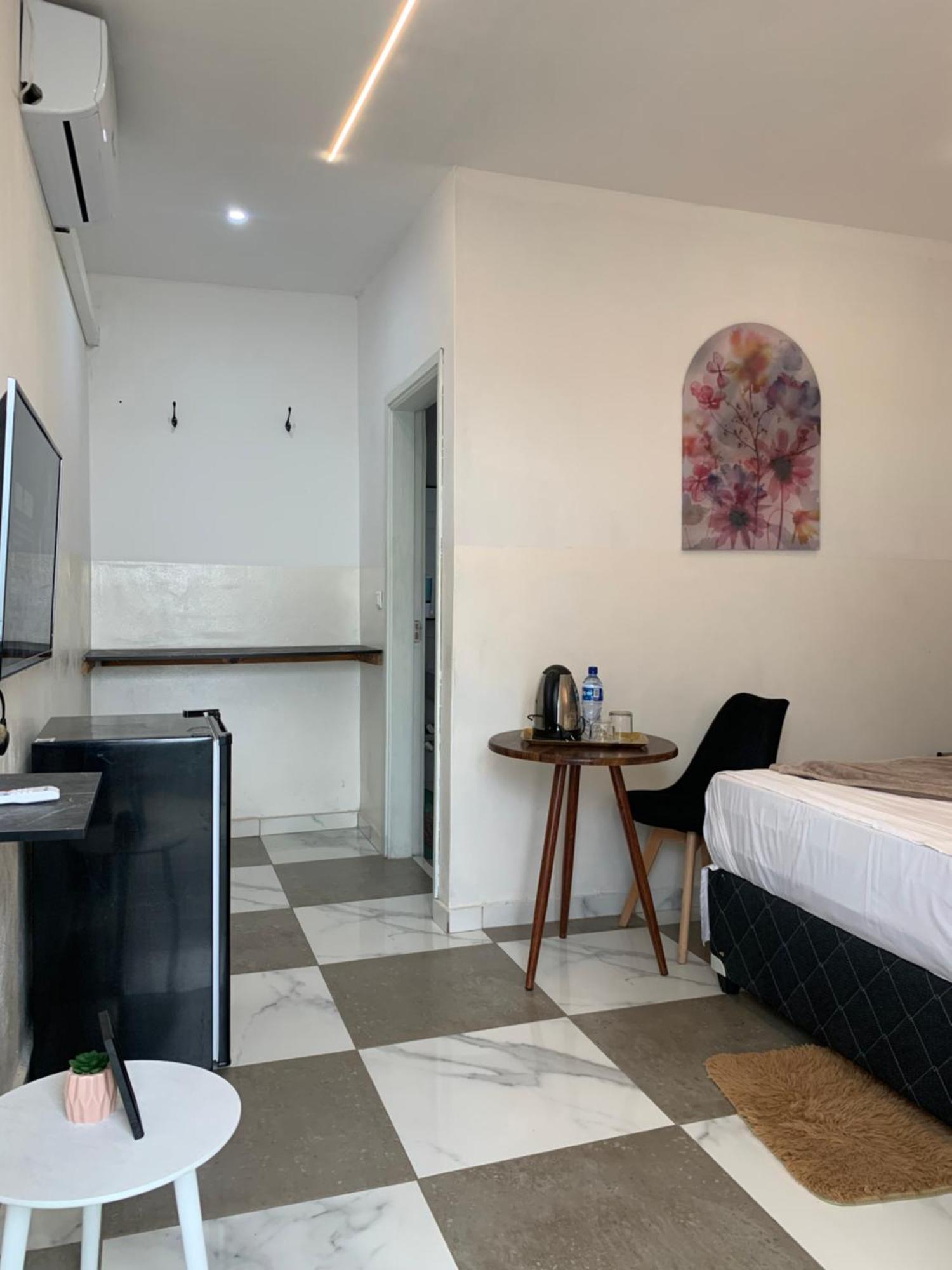 40 40 Accommodation Matola Экстерьер фото