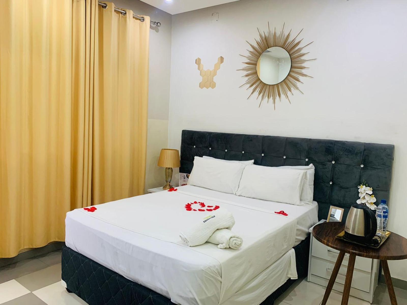 40 40 Accommodation Matola Экстерьер фото